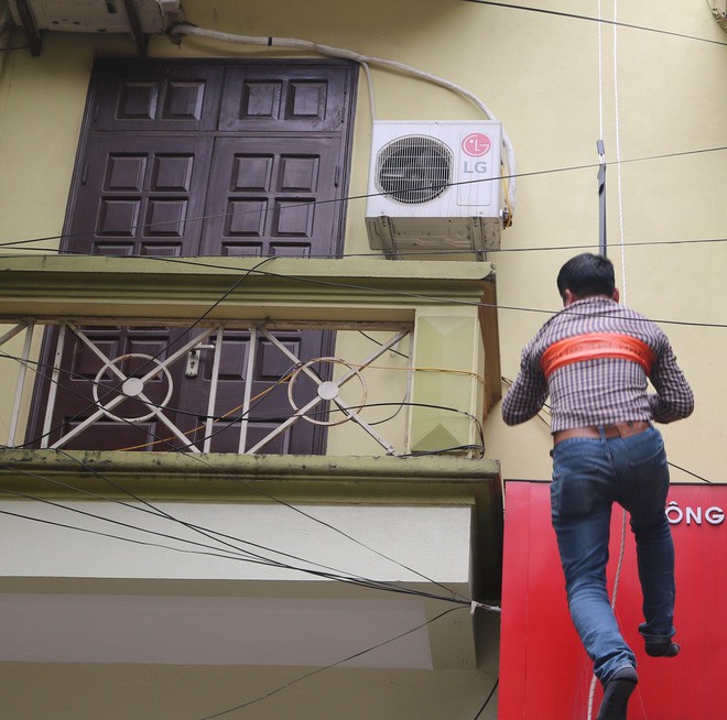 Hà Nội: Sau hàng loạt vụ cháy ở chung cư, cư dân và nhân viên văn phòng mua dây thoát hiểm về tập 